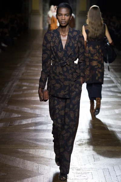 Look 27